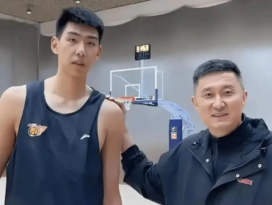 KDbme, 徐昕和杜锋